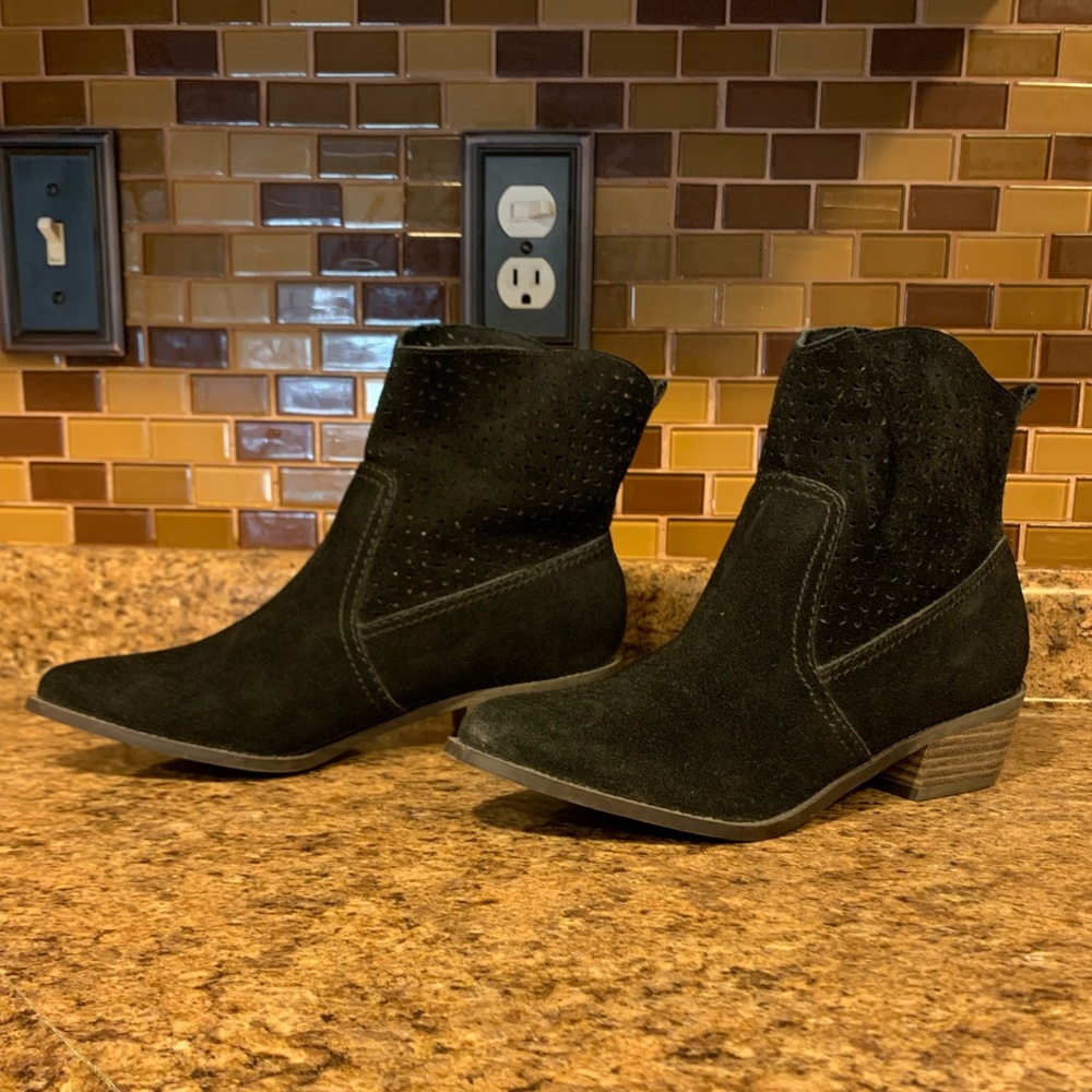 EUC 100% Suede Leather Booties 9 WORN ONCE Black